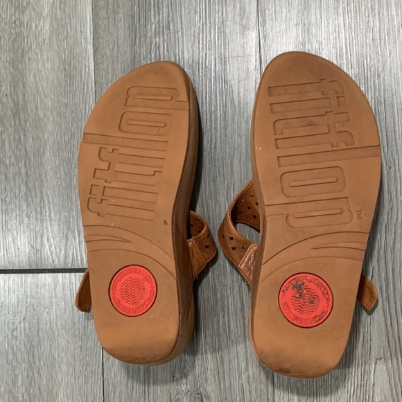 FitFlop Lattice Toe Laser Cut Out Brown Leather Thong Style Slip-On Sandals - Picture 7 of 8